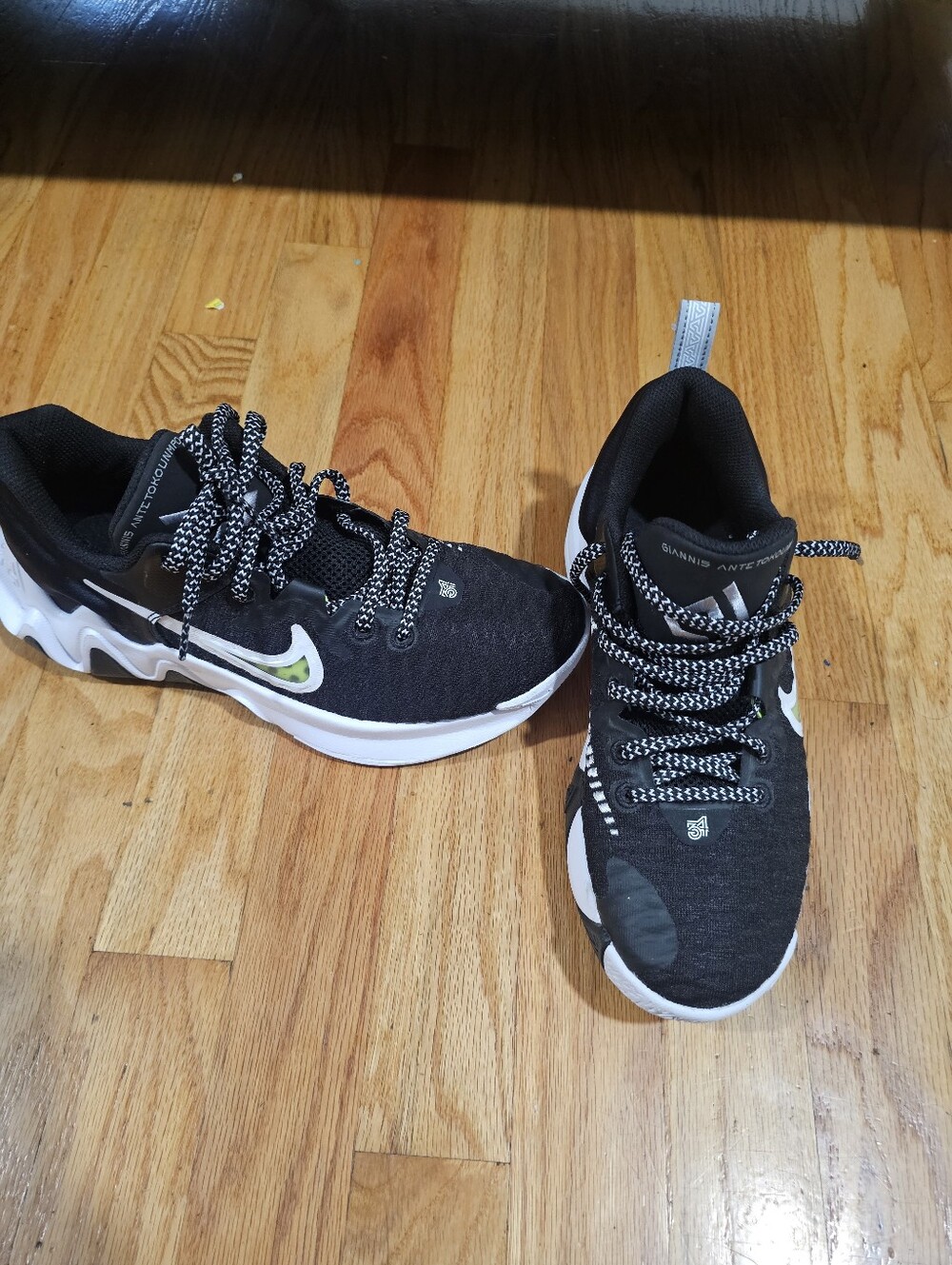 Nike Basketball Shoe. Men 5.5